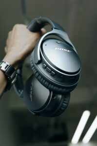 Read more about the article The benefits of using Bose headphones with your iPhone